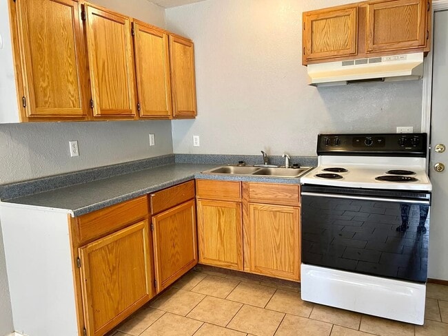 Building Photo - 310 S B St