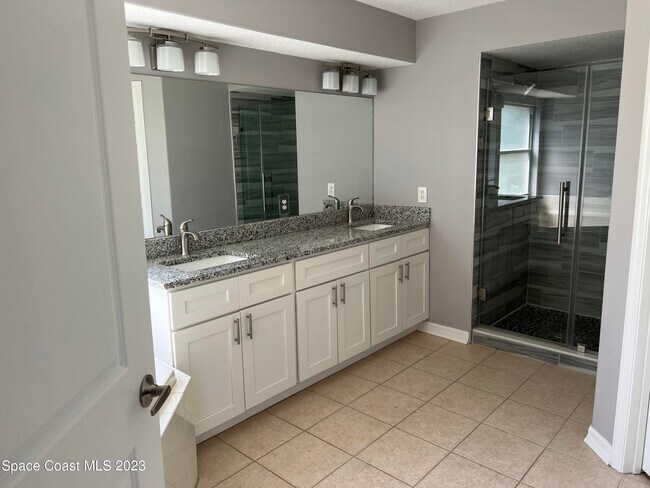 Building Photo - 1212 Foxridge Pl