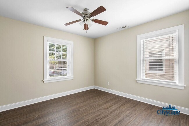 Building Photo - Adorable Bungalow in the heart of Randolph...