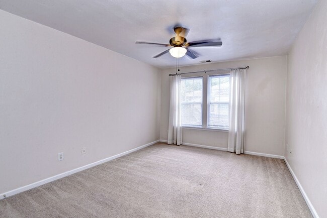 Building Photo - 130 Ellis Dr