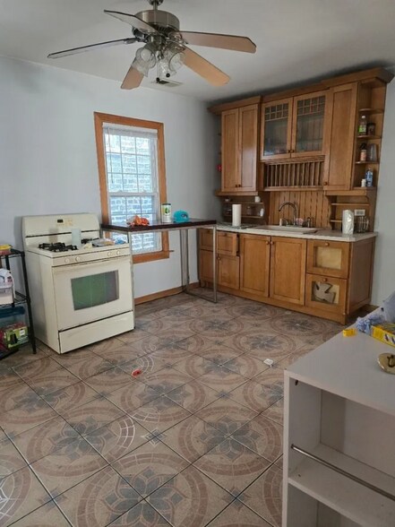 Building Photo - 736 N Ada St