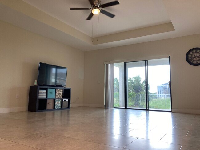 Building Photo - 350 Piper Ave