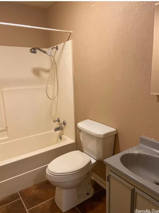 Building Photo - 301-305 SE Gibson St