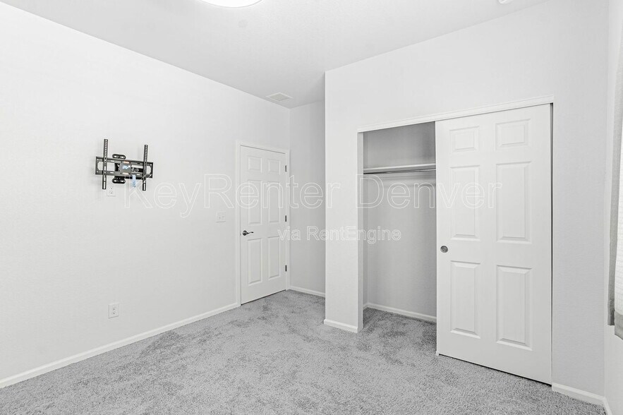 Building Photo - 6037 N Halifax Ct