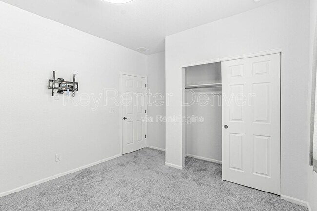 Building Photo - 6037 N Halifax Ct