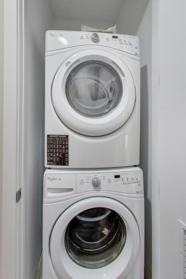 Building Photo - 1632 W Ohio St