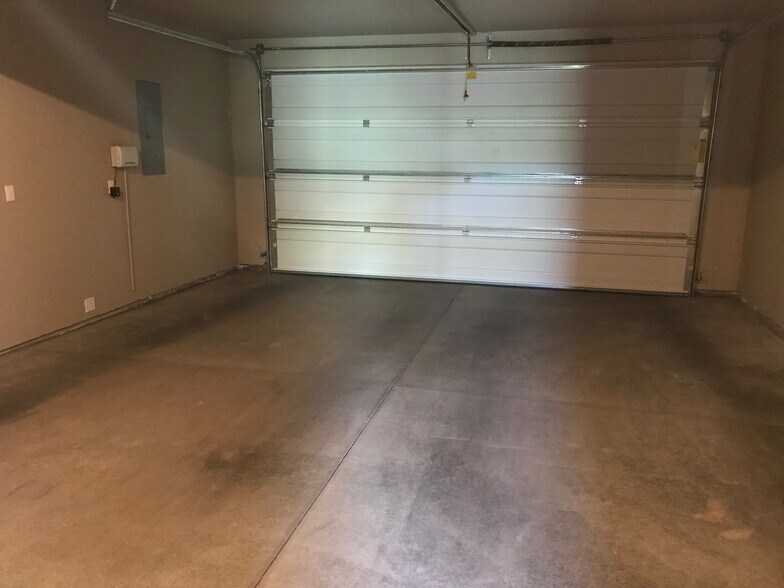 Building Photo - 1740 SW Panorama Dr