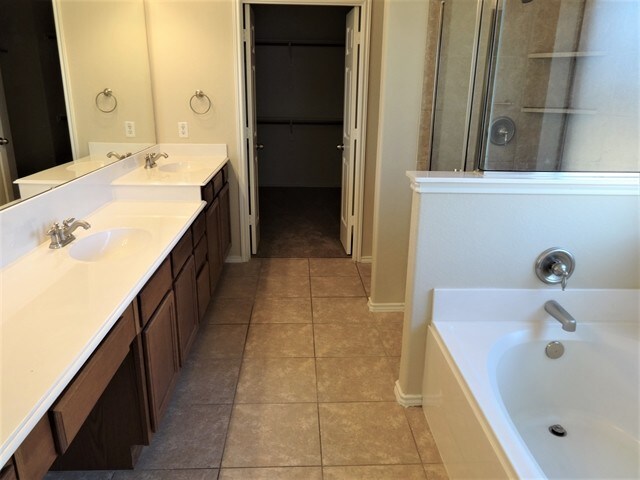 Building Photo - 2969 Lakeview Cir