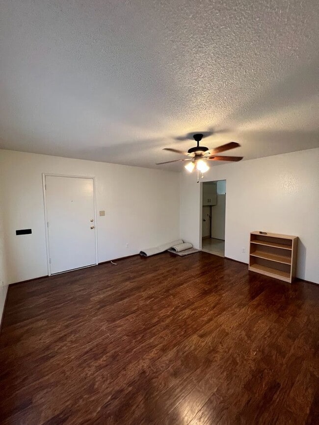 Building Photo - Charming Apartment with Solar