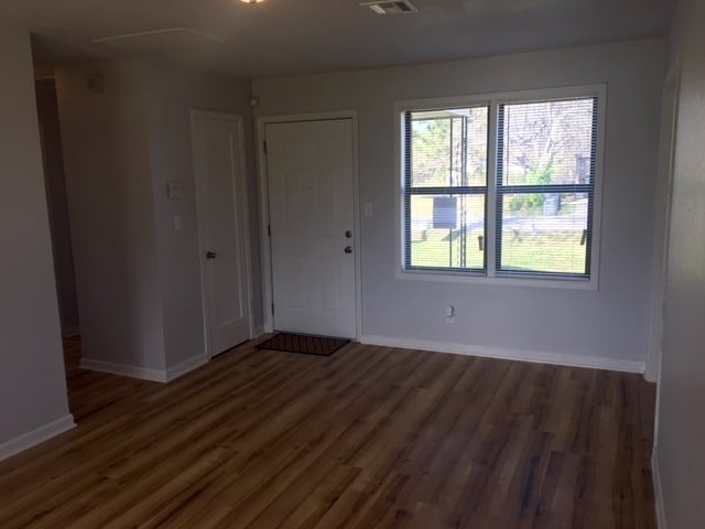 Living room - 1439 N Olympia Ave