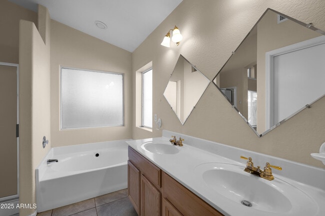 Building Photo - 16216 S Pine St