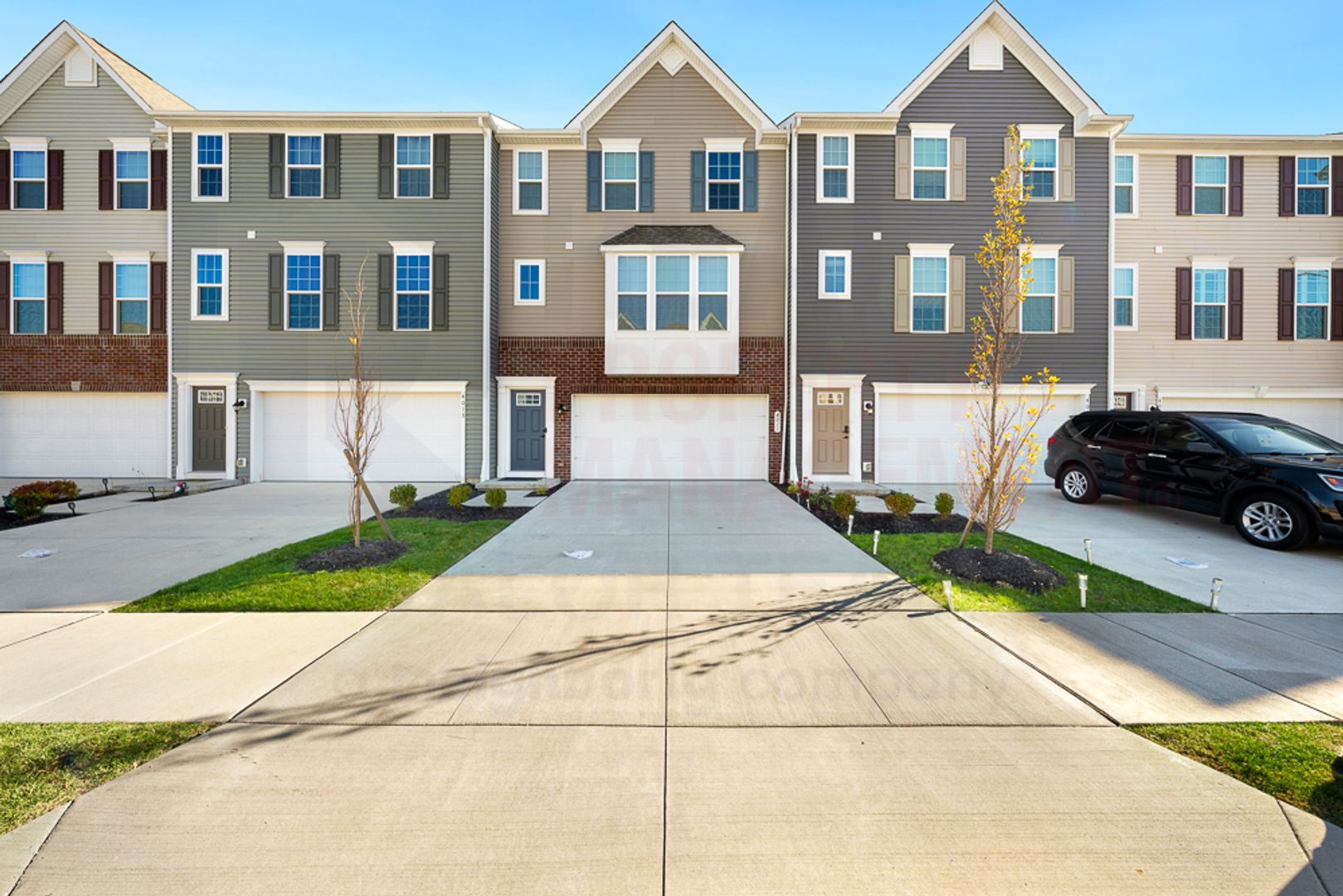 Building Photo - Stunning 3 Bed 2.5 Bath Townhome COMING SOON