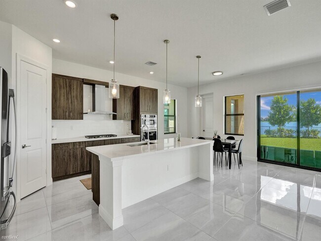 Building Photo - 5 br, 5.5 bath House - 9040 W Parkland Bay...