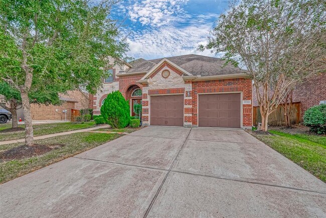 Building Photo - 25719 Oakwood Knoll Dr