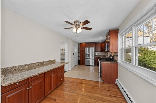 Building Photo - 537 Park Ave