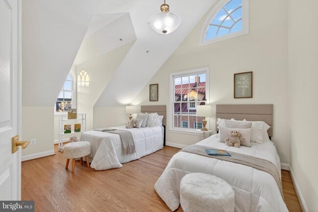 Building Photo - 700 Kahn Pl