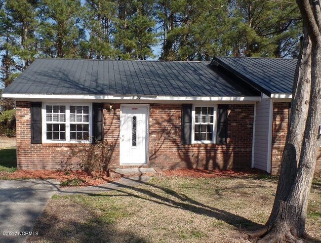 Primary Photo - Two Bedroom Duplex Located In Midway Park!