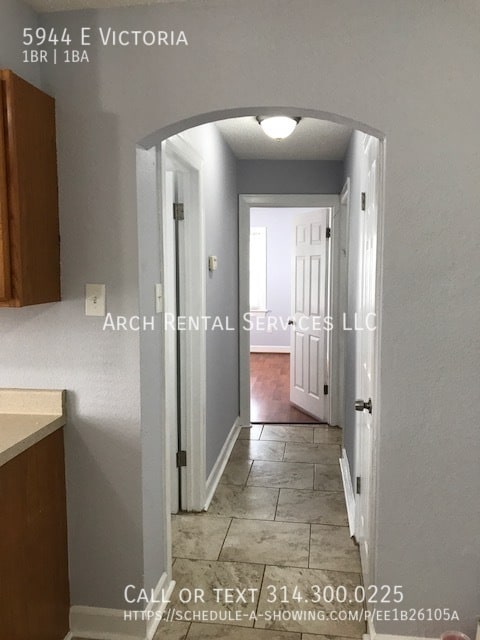 Building Photo - 5944 E Victoria-