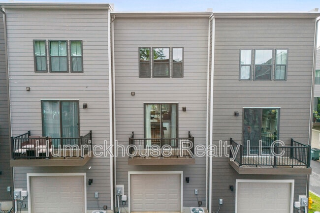Building Photo - 3748 Ellington St