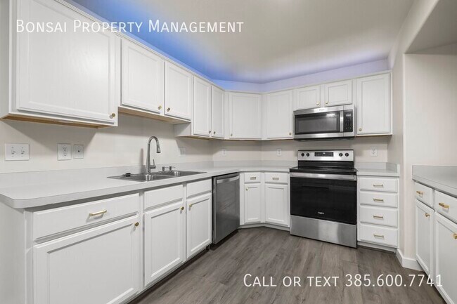 Building Photo - 8096 N Ridge Loop E