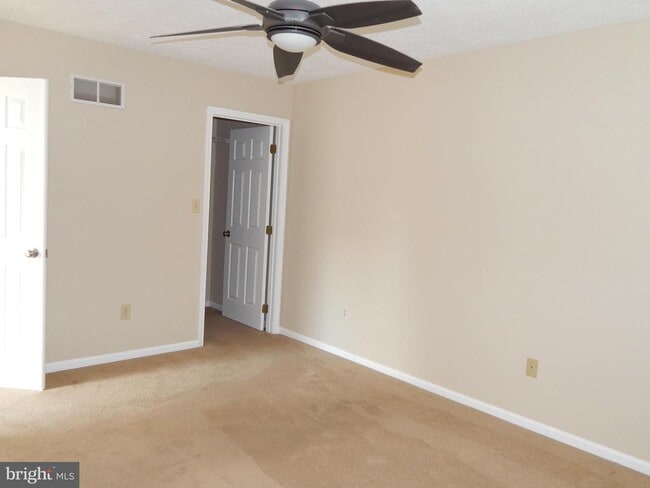 Building Photo - 862 N Waterford Ln