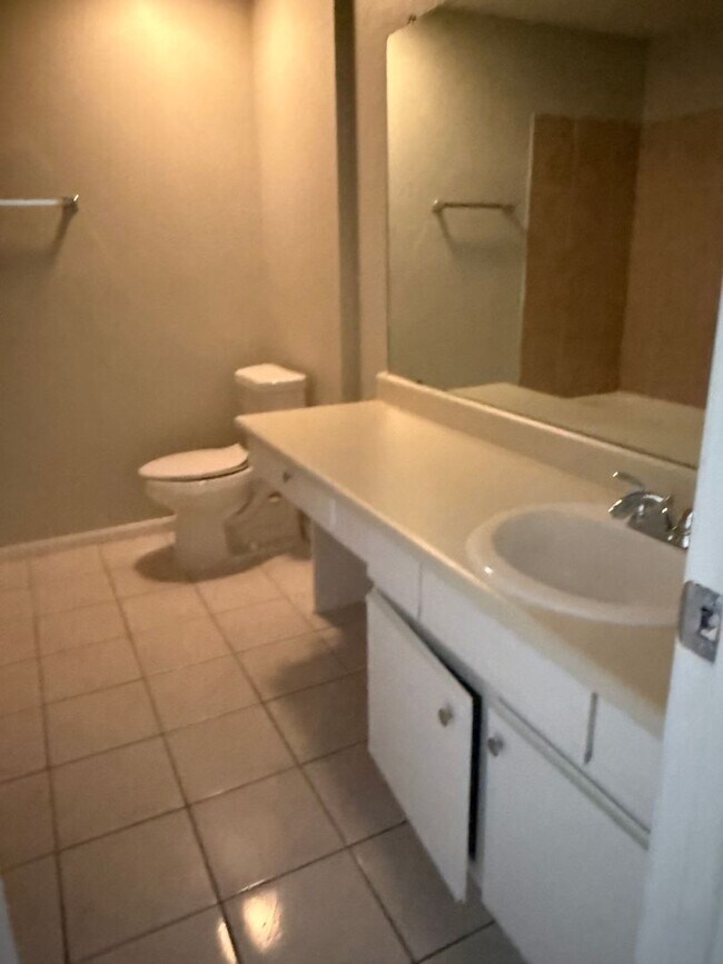 Building Photo - Charming 3-Bed, 2-Bath Home in Lewisville ...