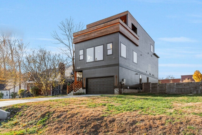 Building Photo - 1909 Hailey Ave