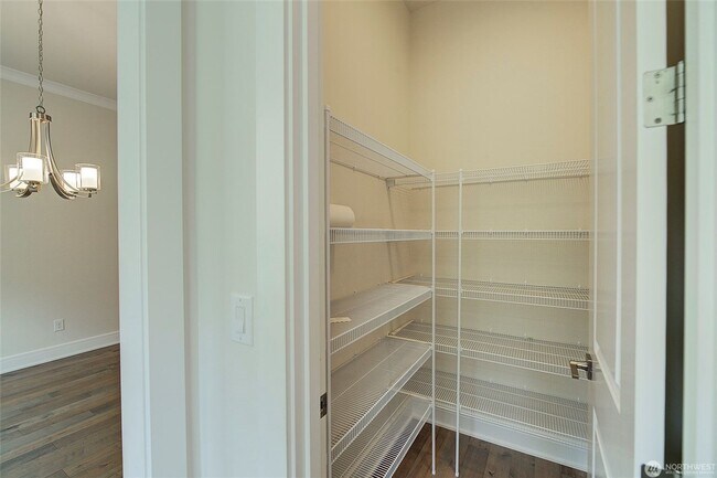 Building Photo - 5Bd/4Ba Bellevue House