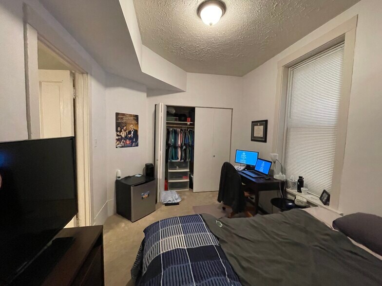 Bdrm 12' x 9' - 859 W Lill Ave