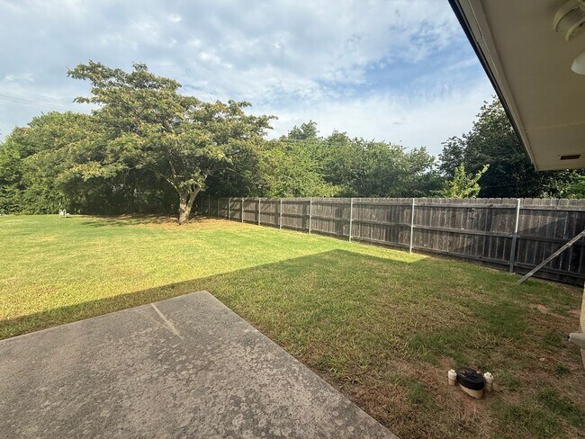 Building Photo - All Brand New! Moore Schools! No carpet! H...