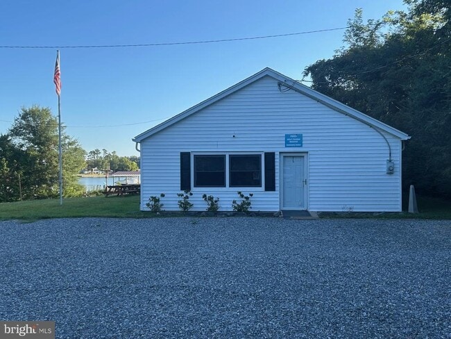 Building Photo - 305 Cedar Ln