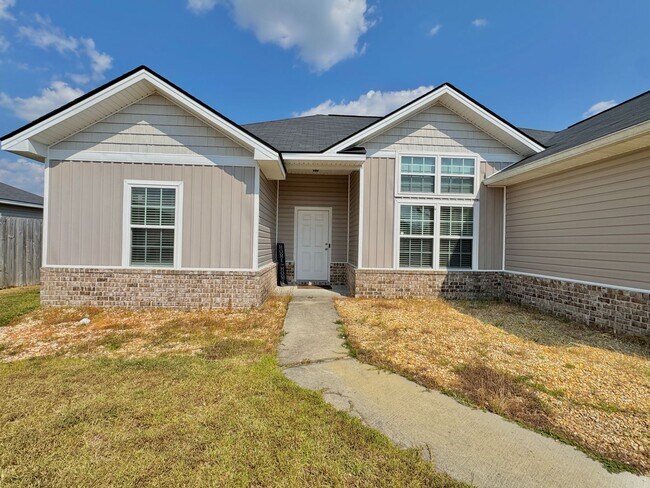 Building Photo - AVAILABLE OCTOBER 2025 [PET FRIENDLY]