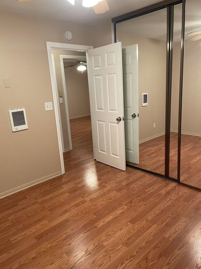 Building Photo - Townhouse w/ Garage & Private Patio, Walking distance to shopping, near highly rated schools