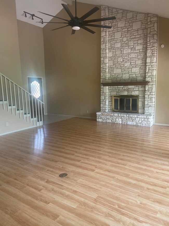 Building Photo - 379 Englewood Dr
