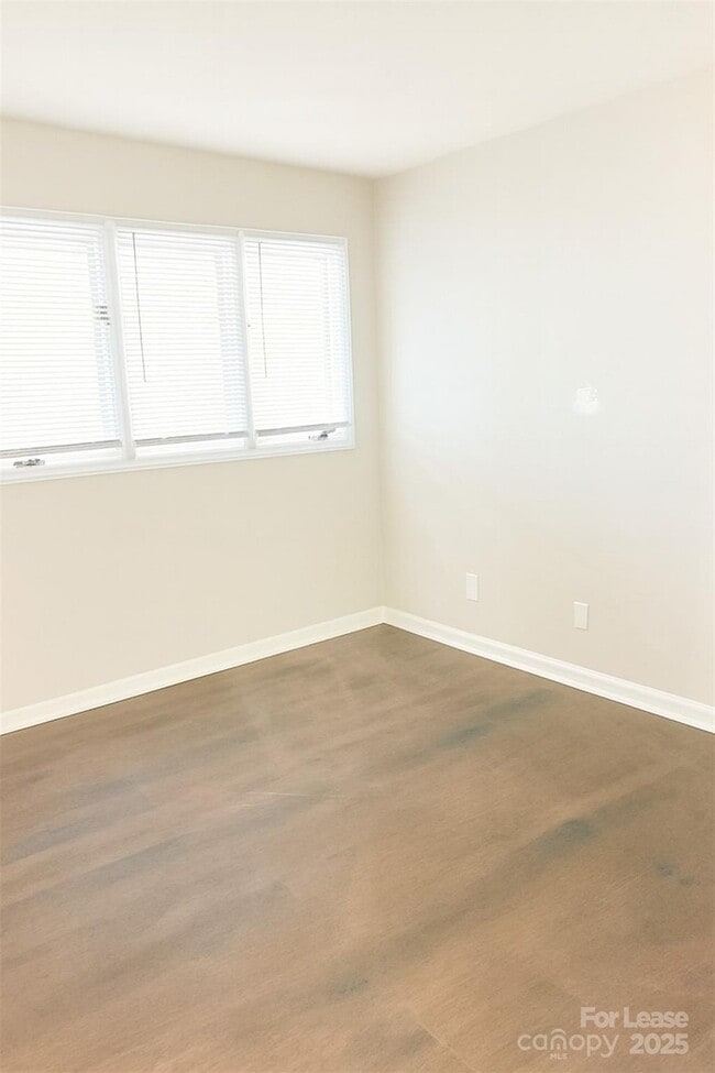 Building Photo - 1840 J Julian Ln