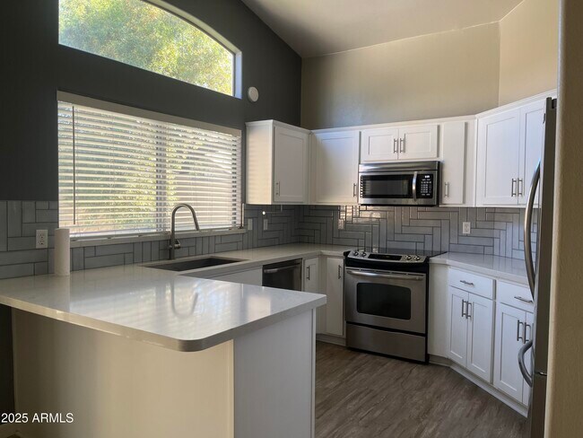 Building Photo - 4144 E Coolbrook Ave
