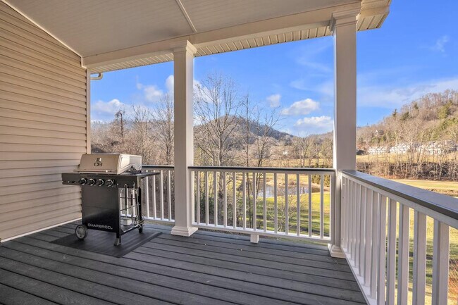 Building Photo - 270 Creatwood Trail