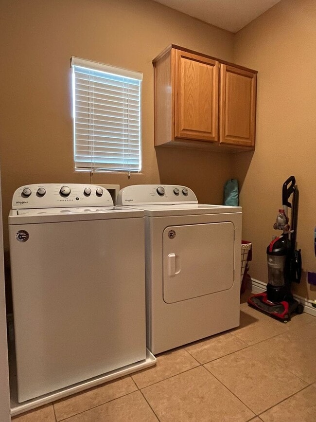 Building Photo - WINTER VACATION RENTAL - 3 Bedroom/3 Bath Condo