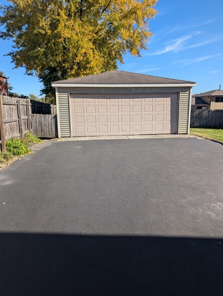 Building Photo - 14837 Keating Ave