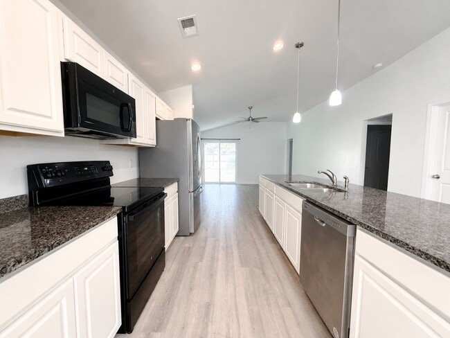 Building Photo - 40 Blackberry Cir