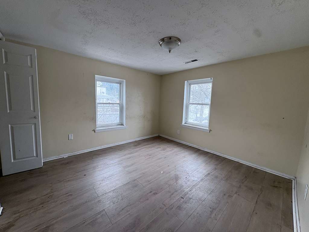 Building Photo - 320 Lenox St