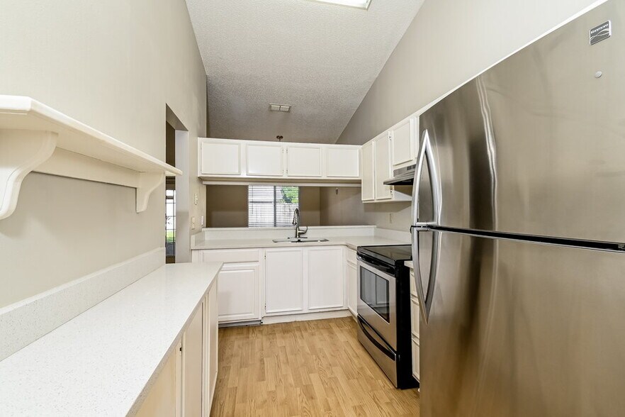 Building Photo - 1310 Coolmont Dr