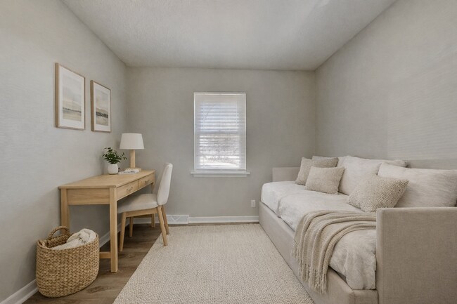 Building Photo - Charming 3-Bed Home in Lees Summit with Garage