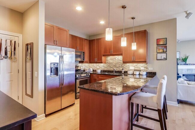 Building Photo - 4553 N Magnolia Ave