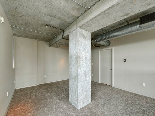 Building Photo - 2000 Bagby St