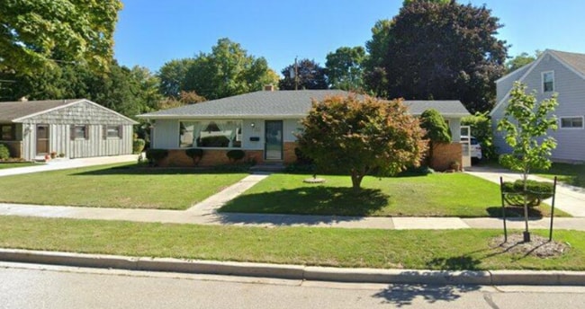Building Photo - W67N434 Grant Ave