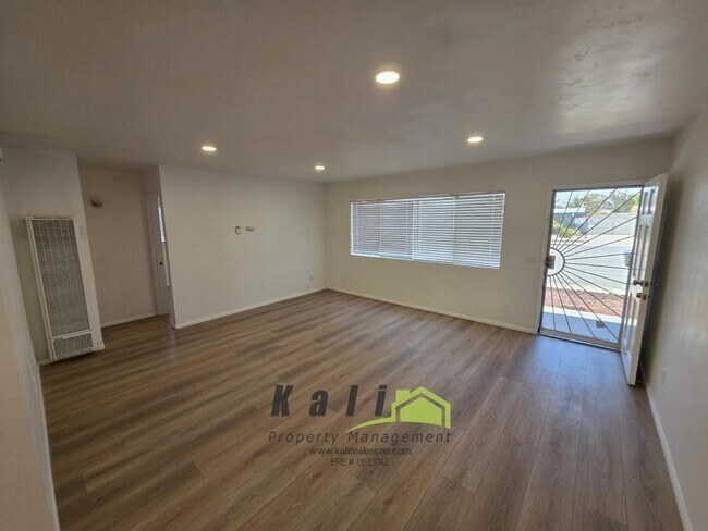 Building Photo - 910 Saturn Blvd