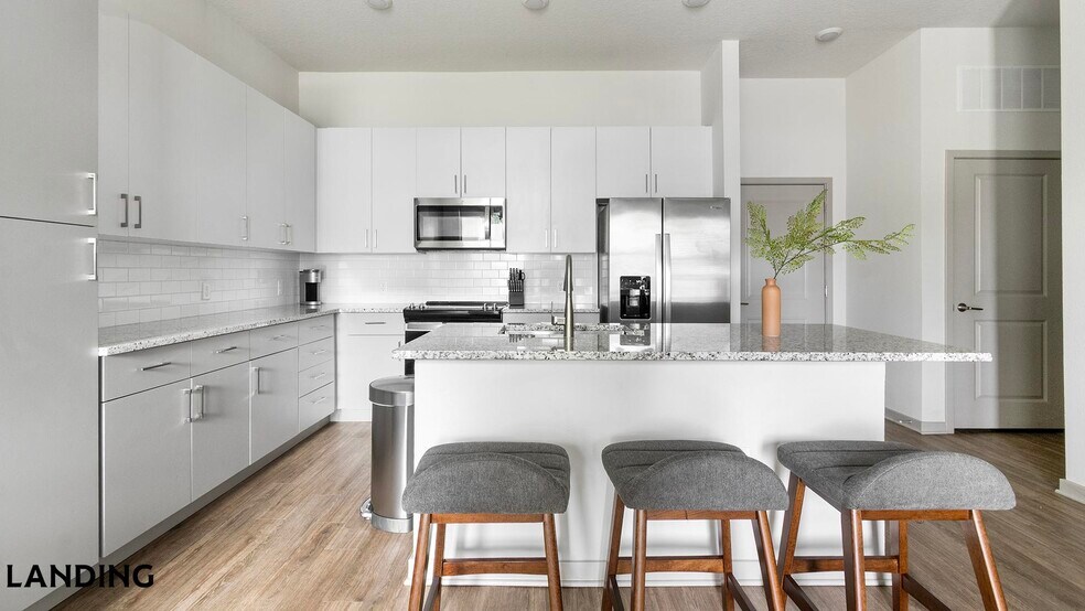 Building Photo - 7311 Baymeadows Way