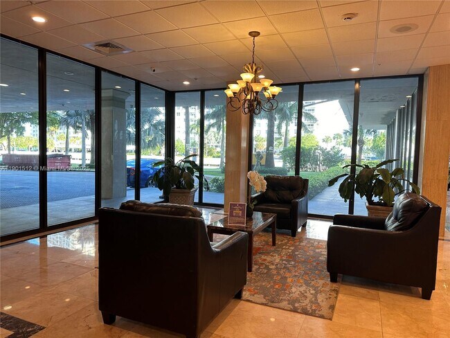 Building Photo - 400 Kings Point Dr
