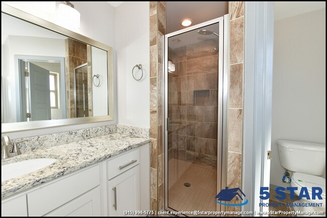 Building Photo - 13744 Flora Vista Ave